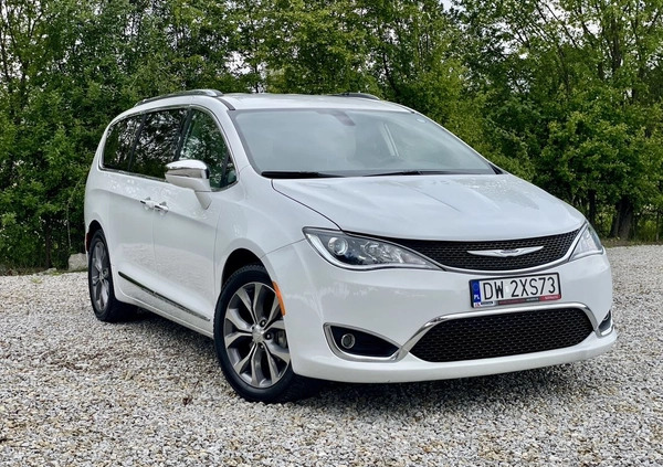 Chrysler Pacifica cena 139900 przebieg: 120000, rok produkcji 2020 z Krosno małe 704